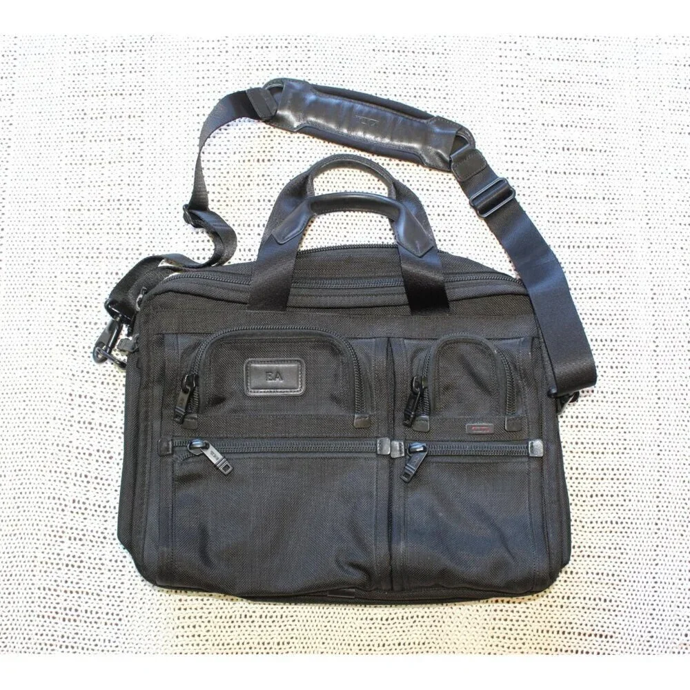 TUMI Alpha 2 Expandable organizer Briefcase/Laptop Bag Black Business Travel